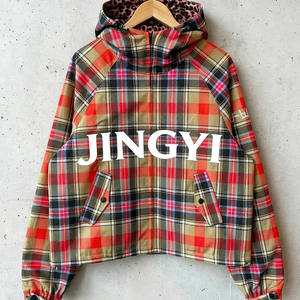 Giacca a Vento in Nylon di Alta Qualità con Cappuccio, Stampa Leopardata Personalizzata, Logo e Zip, Modello Corto e Squadrato per Uomo - Product Image 1