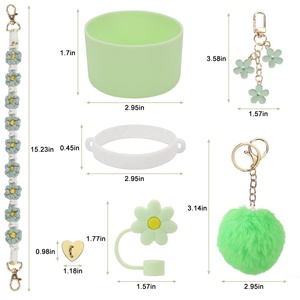 Nouveaux accessoires pour tasses : Pendentif corde de transport, Capuchon de paille en silicone motif fleur, Chaîne avec pendentif boule en peluche, Décoration de tasse. Sans tasse ni paille. - Product Image 6