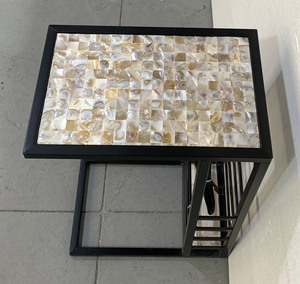 <span class=keywords><strong>Table</strong></span> d'appoint moderne <span class=keywords><strong>en</strong></span> forme de C, cadre <span class=keywords><strong>en</strong></span> métal doré, plateau <span class=keywords><strong>en</strong></span> coquille, salon, chambre <span class=keywords><strong>à</strong></span> coucher, hôtel, design gain de place - Product Image 4