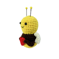 Poupée de poche abeille crochetée à la main de 4.1 pouces sac à pendentif abeille en tricot beau cadeau de la Saint-Valentin pour les amis et la famille
