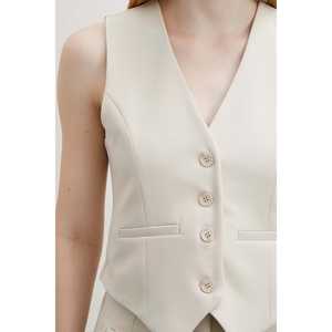 Hermoso chaleco beige sin mangas para mujer con cierre de botones para trajes - Product Image 1