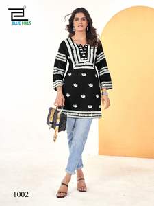 Kurti et jean en rayonne de 14 kg au design attrayant pour le bureau et les tenues décontractées, kurtis pour femmes disponibles chez le fournisseur en gros - Product Image 4