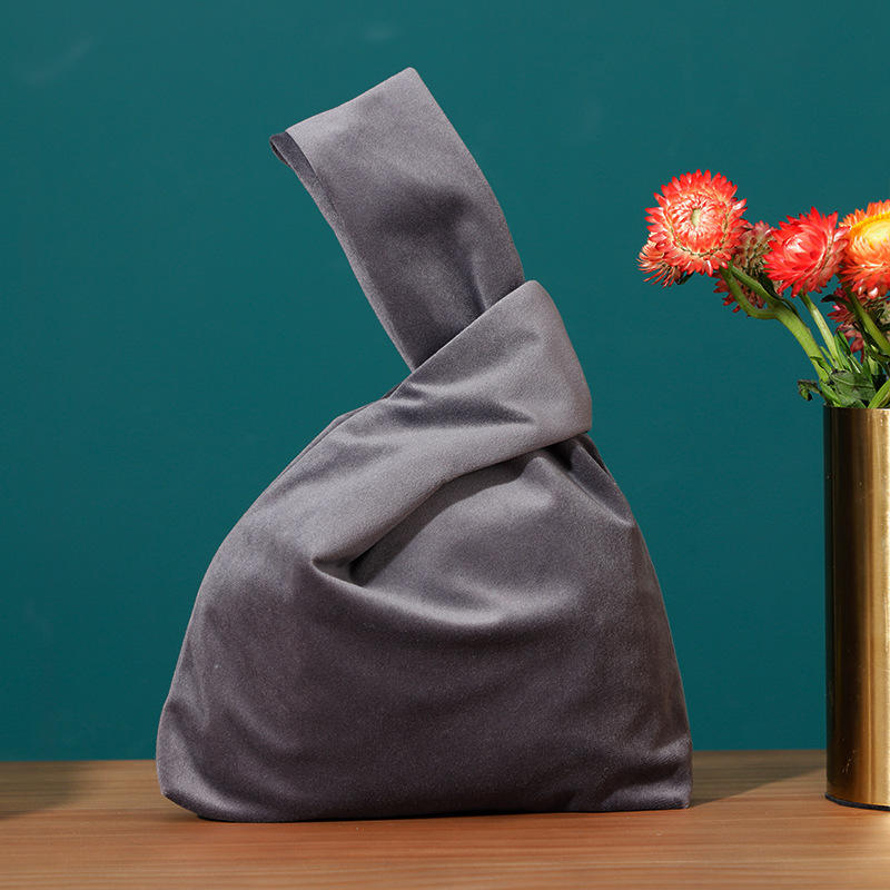 สีเทาเข้ม