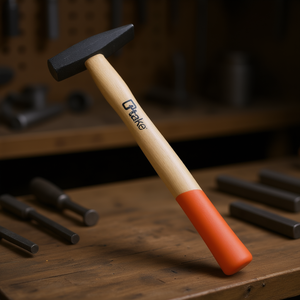 Marteau de mécanicien Ttake 5082 avec manche en bois et poignée en caoutchouc pour le travail des métaux et le ciselage - Product Image 3