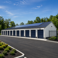Edificio Modular Expandible de Acero para Almacenamiento con 11 Unidades de Puertas Enrollables y Techo con Paneles Solares para Alquiler