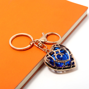 Vente en gros <span class=keywords><strong>de</strong></span> porte-clés cœur en cristal tendance vintage Charme <span class=keywords><strong>de</strong></span> sac <span class=keywords><strong>épée</strong></span> Skyward <span class=keywords><strong>de</strong></span> <span class=keywords><strong>Zelda</strong></span> Link's pour femmes Matériau métallique - Product Image 4