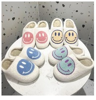 Pantoufles confortables avec visage souriant pour femmes, nouveau, disponible en micro, à la mode, pour la maison, prix d'usine