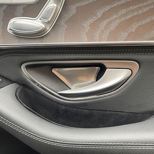 Cubierta para Manija de Puerta de Mercedes-Benz, Acero Inoxidable Plateado con Textura de Fibra de Carbono, Accesorio Interior - Product Image 2