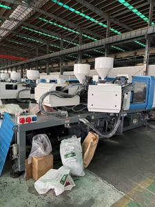 เครื่องฉีดพลาสติกแบบสองสีสำหรับผลิตพรีฟอร์ม PET เทคโนโลยีใหม่จากโรงงานผลิตเครื่องฉีดพลาสติก - Product Image 5