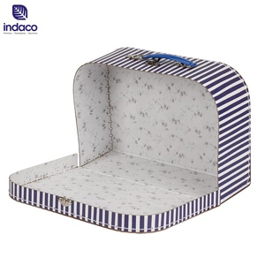 Caja de Regalo Rígida con Forma de Maleta a Rayas Indaco, con Asa, Impresión a Cuatro Colores, Logotipo Personalizado, Embalaje de Cartón - Product Image 2