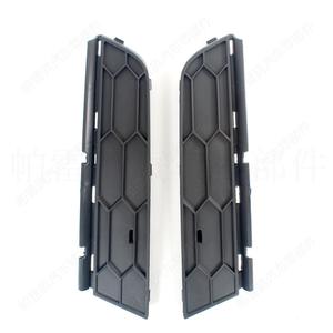 กรอบไฟตัดหมอก Skoda Yeti ปี 2014-2018 ทำจากพลาสติก ABS สำหรับกันชนหน้า ช่องระบายอากาศด้านล่าง แบบคลิปหนีบ ด้านขวาและด้านซ้าย รุ่น 5LD853666B 5LD853665B - Product Image 1