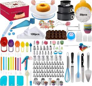 Kit d'outils et fournitures de décoration de gâteaux avec moules à charnière, niveleur de gâteau, plateau tournant et accessoires - Product Image 1