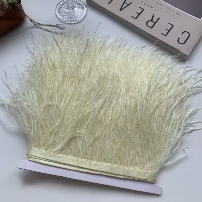 Jaune-blanc crémeux