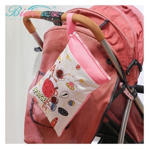 VENTE FLASH 50% Sac fourre-tout en polyester imperméable réutilisable Séparation sec/humide <span class=keywords><strong>Organisateur</strong></span> de produits pour bébé avec motif imprimé pour un usage domestique - Product Image 3