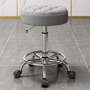 Tabouret bas rond en cuir noir de luxe avec roulettes pour salon de beauté, coiffeur, barbier, cuisine, usage domestique, mobilier de salon - Product Image 4