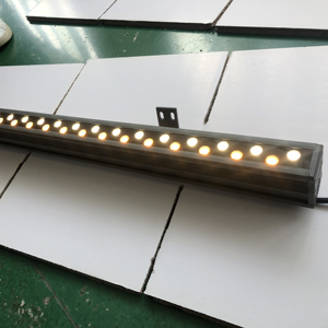 Projecteur mural linéaire LED en aluminium pour extérieur, étanche IP66, pour jardin et projets - Product Image 3