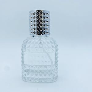 Frasco de Vidrio Transparente Ovalado de 30 ml con Relieve, Botella de Perfume Vacía con Tapa de Plástico, Recargable para Cuidado Personal - Product Image 4