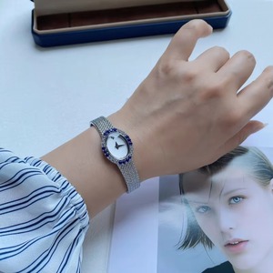 Montre à quartz élégante et personnalisée pour femme avec bracelet en métal tendance pour le quotidien professionnel - Product Image 2
