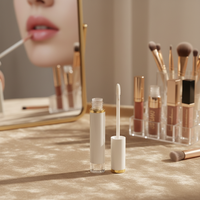 Tubes de brillant à lèvres de 4,5 ml avec logo personnalisé, contenants de brillant à lèvres blanc et or, flacons de rouge à lèvres liquide de luxe transparents en gros