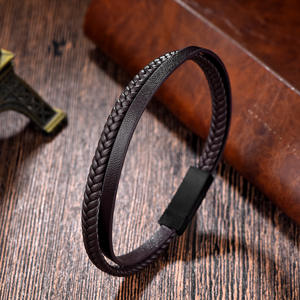 Bracciale in Pelle Nera Personalizzato per Uomo, Bracciale con Nome Personalizzato, Fascia in Pelle Intrecciata Piatta, Regalo per Lui - Product Image 4