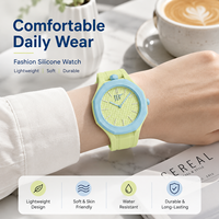 Montre à quartz sport de luxe tendance en silicone, cadran créatif ton pâle, bracelet léger, confortable pour la peau, étanche, directement de l'usine