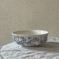 Service de table en porcelaine de style rétro français, motif floral bleu, assiettes, bols, tasses et soucoupes, qualité alimentaire, idéal pour offrir