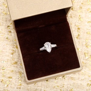 Bague de fiançailles pour femme en moissanite taille poire, en argent 925, sertie à griffes, style classique, bijou en forme de goutte d'eau - Product Image 3
