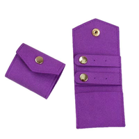 Emballage de luxe élégant, pochette en microfibre 5*6 cm, fermeture à bouton, impression sérigraphique, 6 couleurs disponibles, pliée pour bagues et boucles d'oreilles