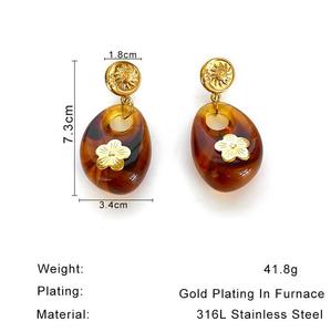 ต่างหูจี้รูปดอกไม้สแตนเลสสตีลประดับเรซินทรงเรขาคณิตสีเหลืองอำพันสุดเก๋ เหมาะสำหรับเป็นของขวัญสำหรับผู้หญิง - Product Image 6