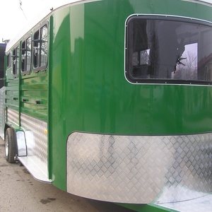 Semirremolque de lujo HERUI de tres caballos con cuello de cisne, doble eje, frenos eléctricos, capacidad de carga de 4T, carga angular, caja para caballos tipo camper, personalizado - Product Image 4