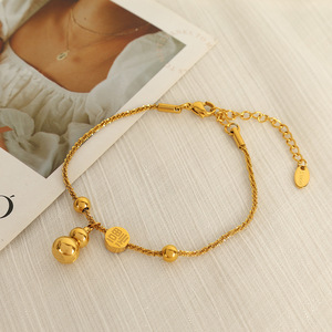 สร้อยข้อมือทรงน้ำเต้าสไตล์จีน ทองไทเทเนียมสตีล พร้อมตัวอักษรฟู่ ของขวัญเครื่องประดับสำหรับทุกเพศ - Product Image 3