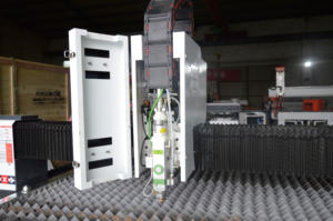 10% kapalı 1000w 1500w 2kw Fiber Lazer kesici 1530 CNC Fiber Lazer kesim makinesi için CS paslanmaz çelik Metal - Product Image 4