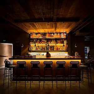 Mostrador de <span class=keywords><strong>Bar</strong></span> Industrial Rústico para Hotel o Restaurante, Madera Sólida, Iluminación LED, Diseño Moderno y Lujoso, Estante para Licores Grande, Duradero y de Alta Gama - Product Image 2