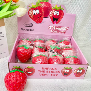 Balle anti-stress à presser en forme de fraise, jouet anti-stress en farine, fraise - Product Image 3