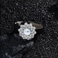 Jam Tangan Mewah Original High-Sense dari Baja Anti Karat dengan Desain Bunga Zirkon, Jarum Quartz, Tahan Air, Pesona Unik untuk Eropa