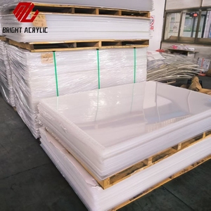 Feuilles <span class=keywords><strong>de</strong></span> miroir doré en acrylique brillant PMMA 4mm d'épaisseur 4x8ft sans revêtement pelable avec service <span class=keywords><strong>de</strong></span> coupe pour l'art du hall <span class=keywords><strong>de</strong></span> l'hôtel - Product Image 1
