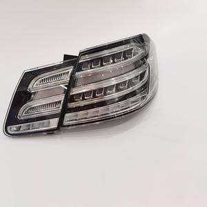 Luces traseras LED Mercedes-Benz Clase E W212, nueva actualización para reequipamiento en gris y rojo - Product Image 2