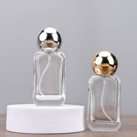 Botol Parfum Grosir Bentuk Persegi dengan Pompa Semprot, Botol Parfum Kaca Buram dengan Tutup Kayu