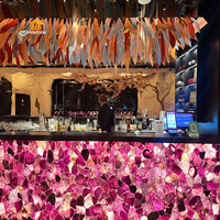 Comptoir de bar lumineux en pierre de fluorite de quartz violet rétroéclairé, idéal pour les restaurants commerciaux de luxe