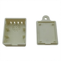 Boîtier électronique carré en plastique moulé par injection avec fentes de dissipation thermique pour l'assemblage de modules de circuits imprimés de capteurs