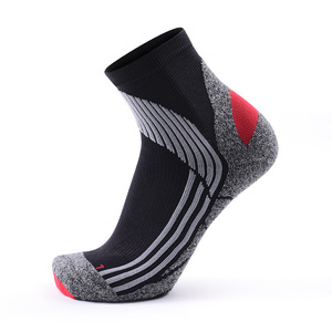 Chaussettes de course personnalisées de haute qualité en plein air antitranspiration compression en tricot éponge Coolmax pour hommes - Product Image 4