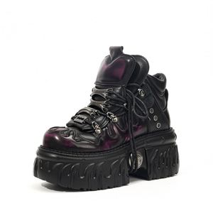 Zapatos de Plataforma Estilo Gótico Oscuro Unisex - Zapatos Elevados de Metal Punk, Botas de Motero con Aspecto Desgastado - Product Image 5