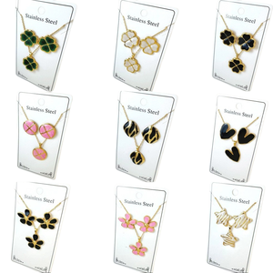 Set di Gioielli Raffinati da Donna MW con Ciondolo a Cuore e Fiore in Acciaio Inossidabile e Orecchini Colorati a <span class=keywords><strong>Quadrifoglio</strong></span> Nero - Product Image 1