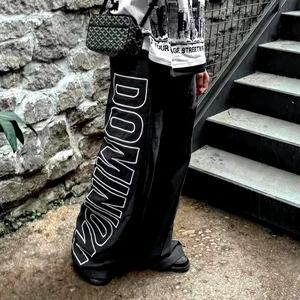 Pantalon de sport surdimensionné brodé de haute qualité, coupe-vent réfléchissant avec strass pour homme, en nylon - Product Image 1