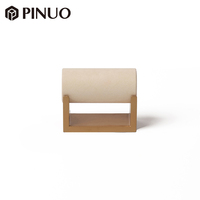 Ensemble de présentoirs à bijoux de luxe PINUO avec logo personnalisé, en métal doré brossé et velours, pour comptoir de bijouterie