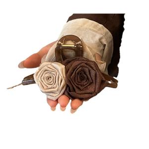 Vente en gros de pinces à cheveux fleurs chaudes avec grande tête de requin bijoux épingle à cheveux accessoires de cheveux en plastique pour femmes - Product Image 5