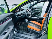 Voiture d'occasion Changan 2024 UNI-V 1.5T Prestige Sport Edition, conduite à gauche, intérieur cuir foncé, transmission automatique, en stock