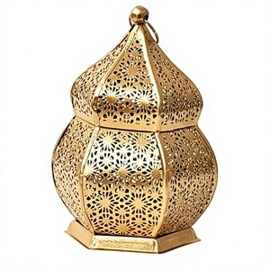 Farol de Latón Dorado con Recortes Florales, Portavelas Decorativo, Portavelas para Velas de Té, Farol de Metal Antiguo para Decoración del Hogar - Product Image 1