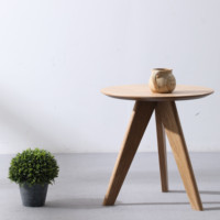 Meubles de salon modernes à usage domestique Wabi-sabi Nordic Petits pieds ronds en chêne Table basse en bois avec dessus en MDF blanc