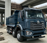 Truk Dump Bekas HOWO 8X4 Kilometer Rendah 351-450HP Kapasitas Muatan >50T Chassis Stabil Pengangkatan Hidrolik untuk Infrastruktur